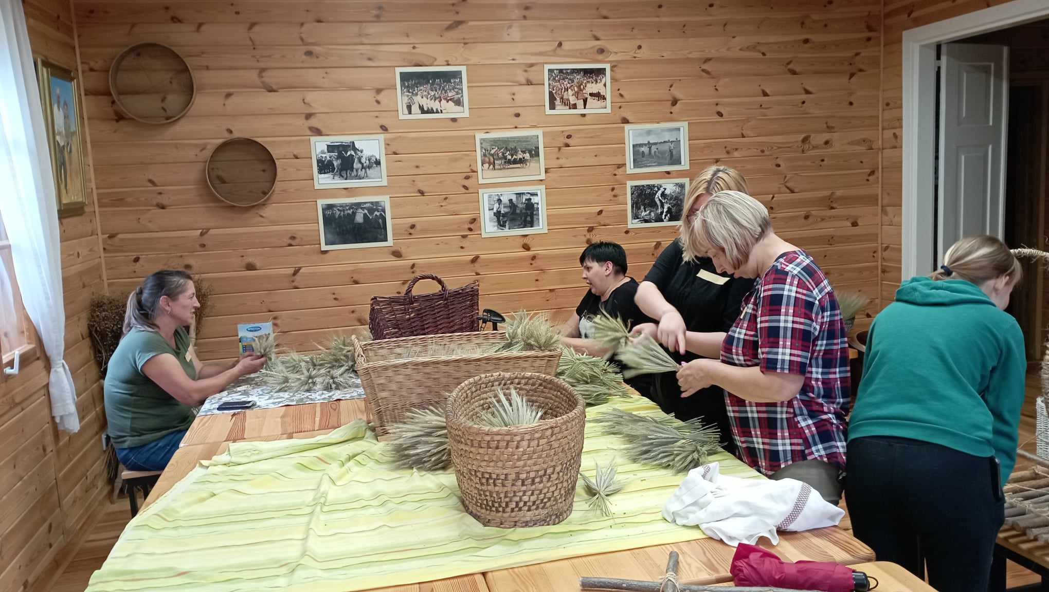 Warsztaty Tworzenia Tradycyjnego Wieńca Dożynkowego III